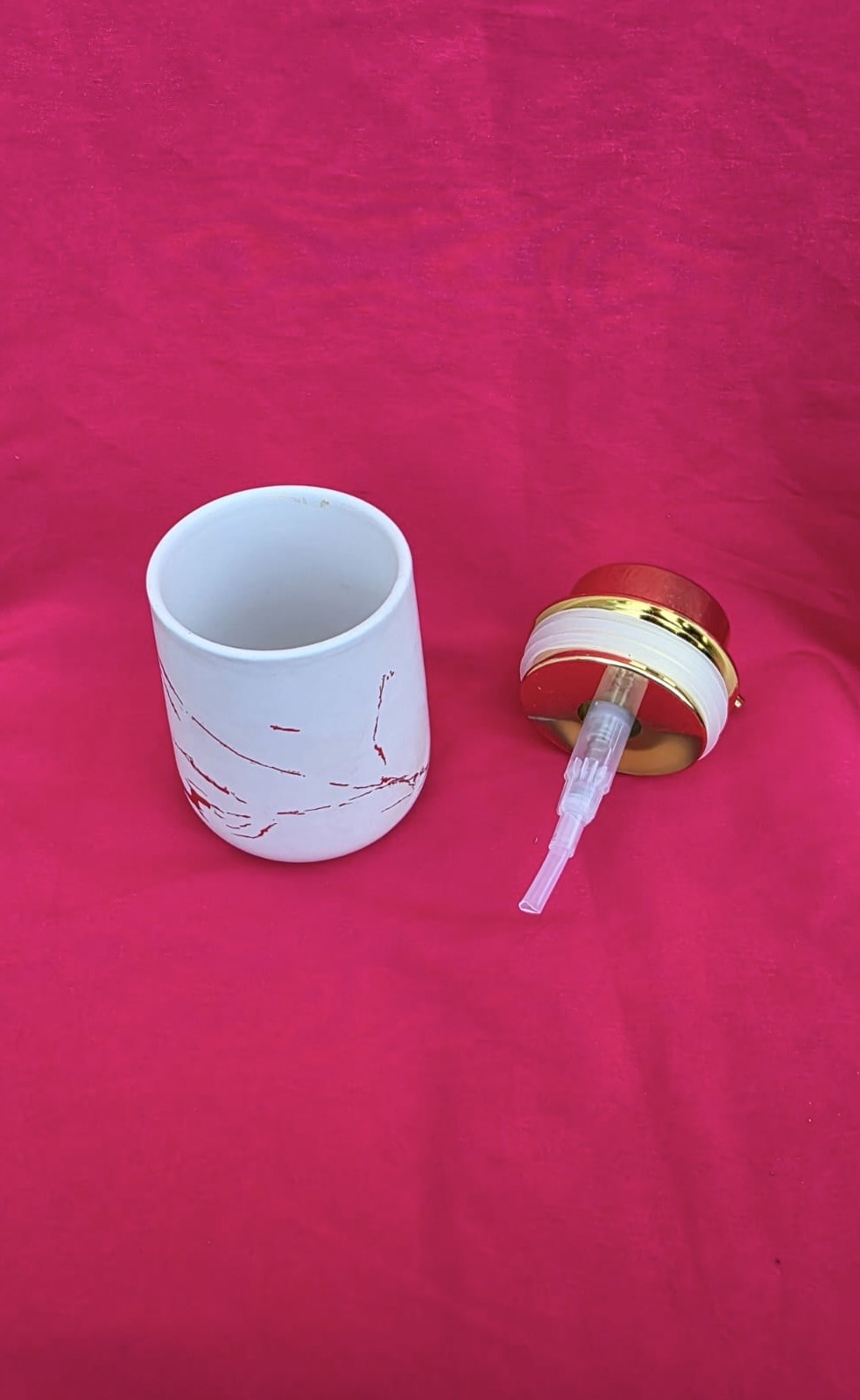 Distributeur de savon en céramique – Noir & Or / Blanc & Or