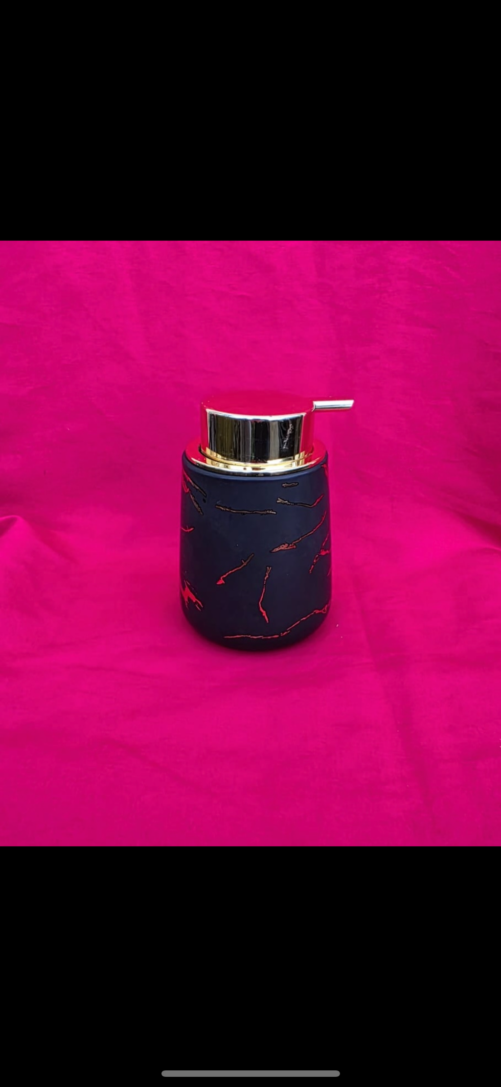 Distributeur de savon en céramique – Noir & Or / Blanc & Or