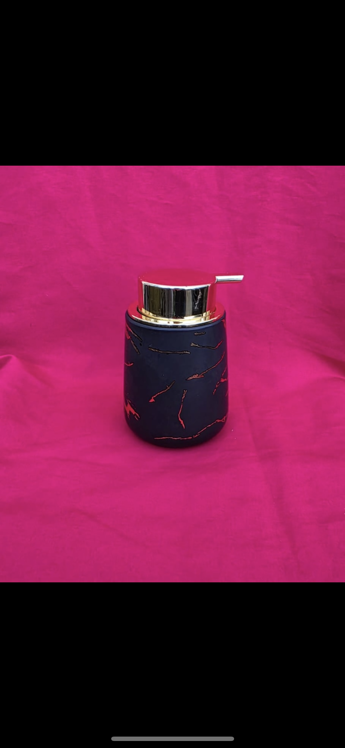 Distributeur de savon en céramique – Noir & Or / Blanc & Or