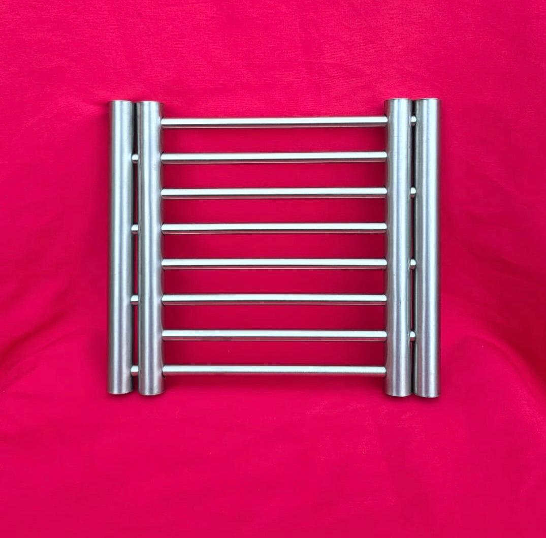 Dessous de plat extensible en inox 22,5 cm à 37 cm